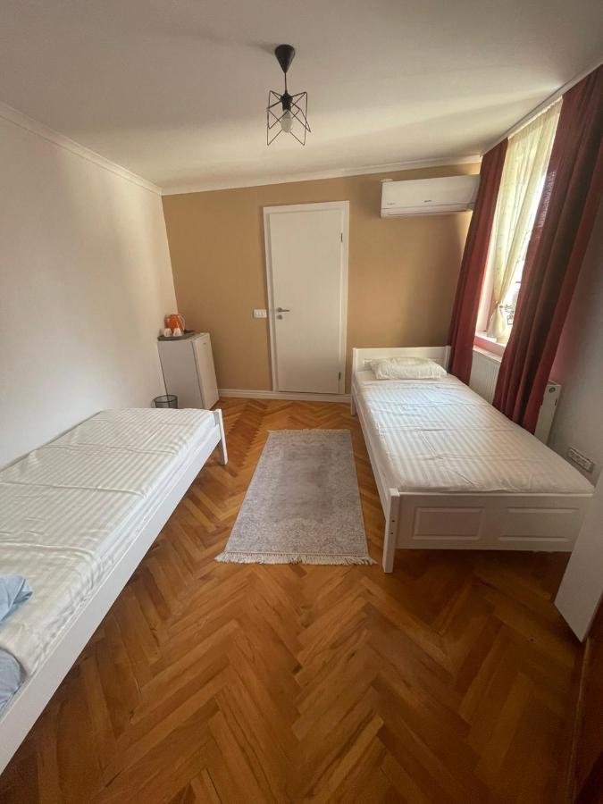 Guesthouse 12A Pristina Kültér fotó