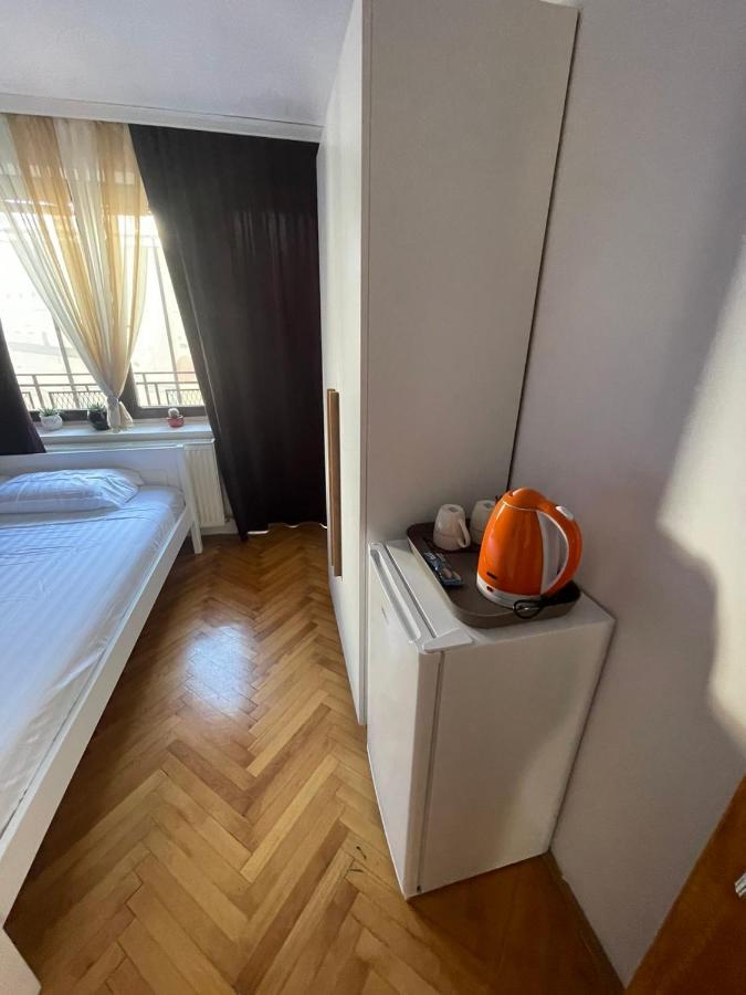 Guesthouse 12A Pristina Kültér fotó