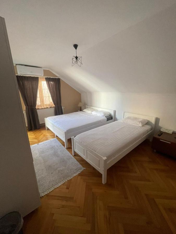Guesthouse 12A Pristina Kültér fotó