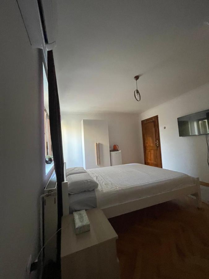 Guesthouse 12A Pristina Kültér fotó
