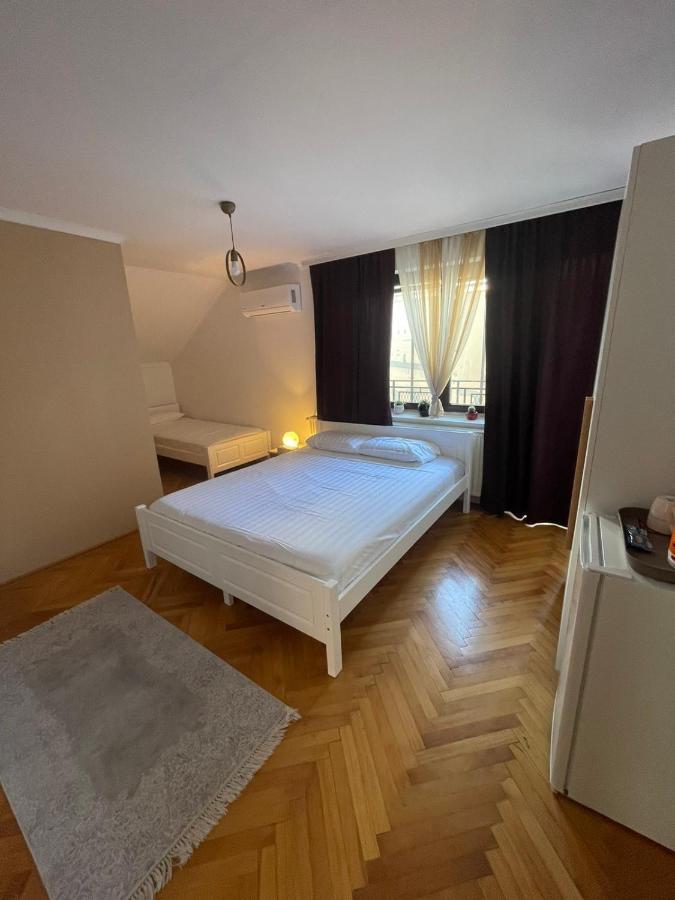 Guesthouse 12A Pristina Kültér fotó