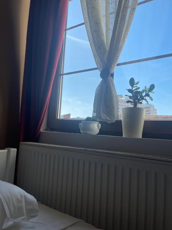 Guesthouse 12A Pristina Kültér fotó