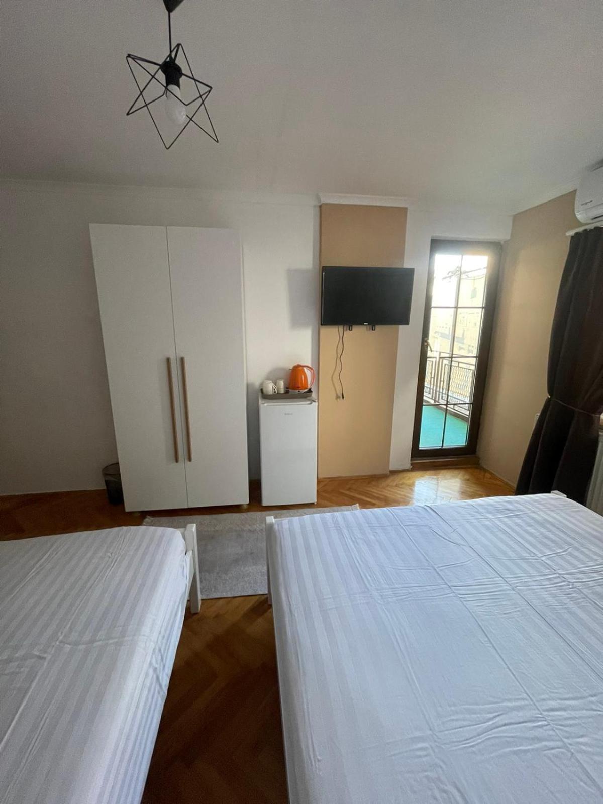Guesthouse 12A Pristina Kültér fotó