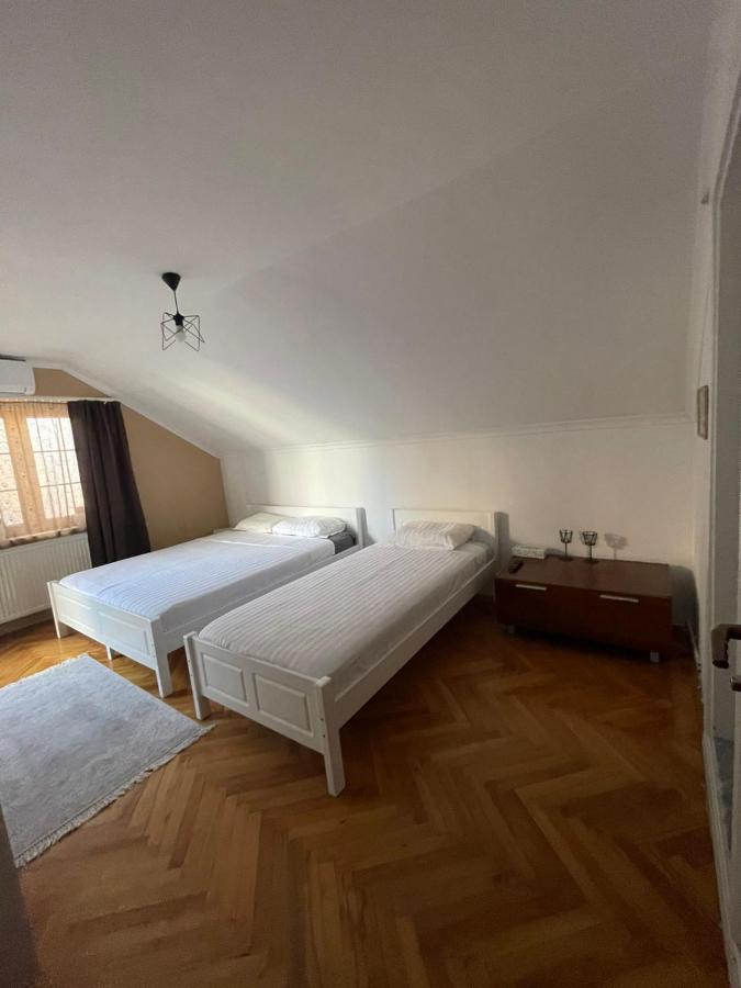 Guesthouse 12A Pristina Kültér fotó